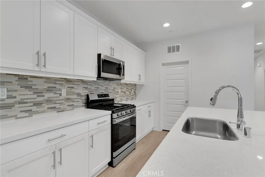 8720 Alturas, Hesperia, California 92344 home-pic-13